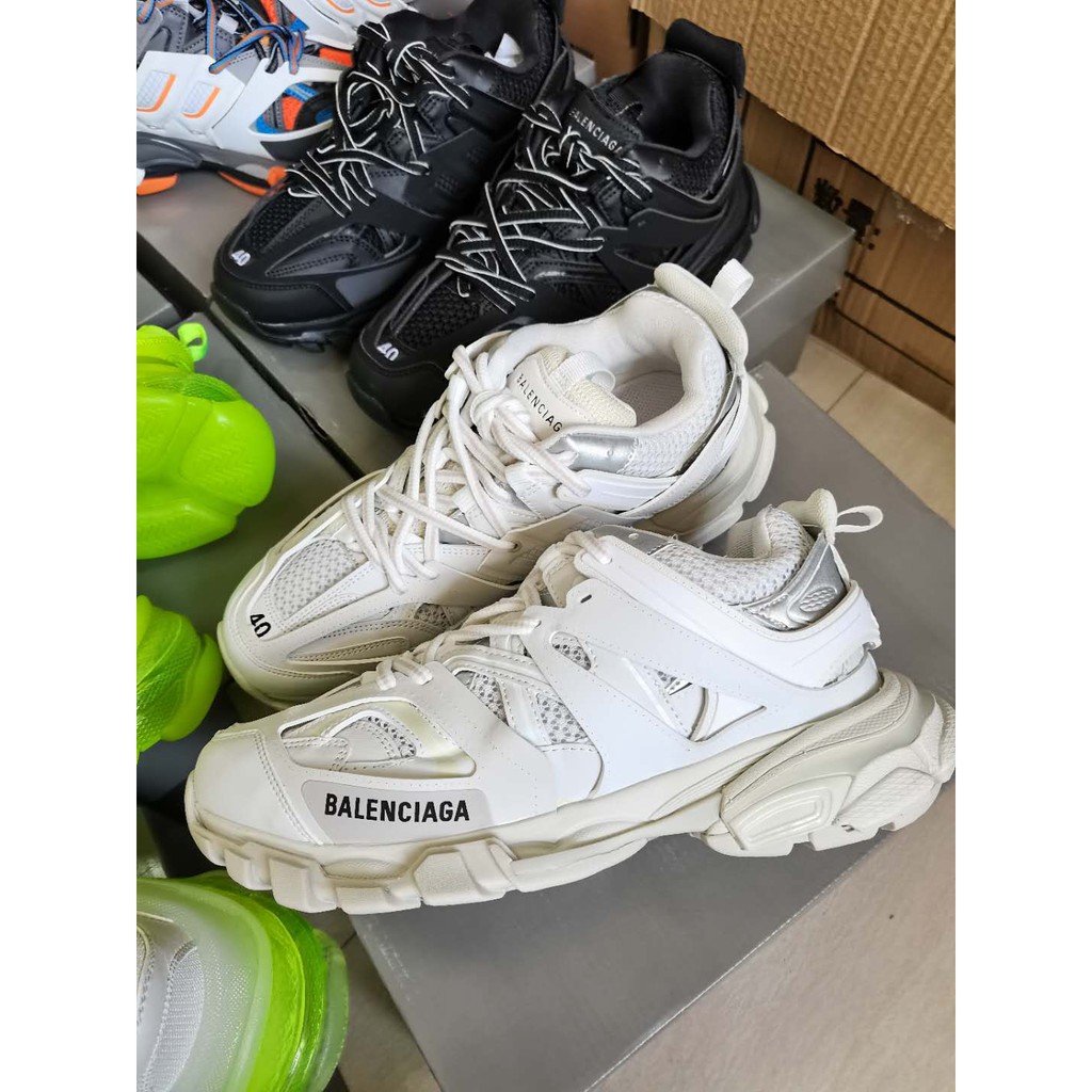 discount track shoes