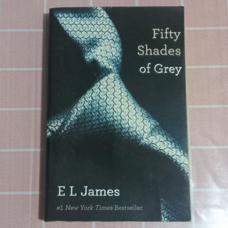 Pre Loved Fifty Shades Of Grey By E L James Shopee Philippines