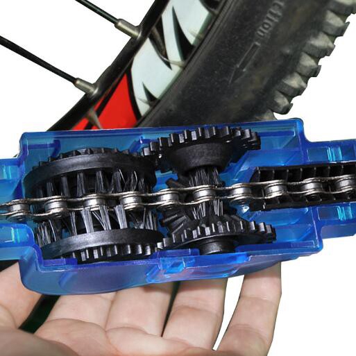 cleaning bike chain and gears