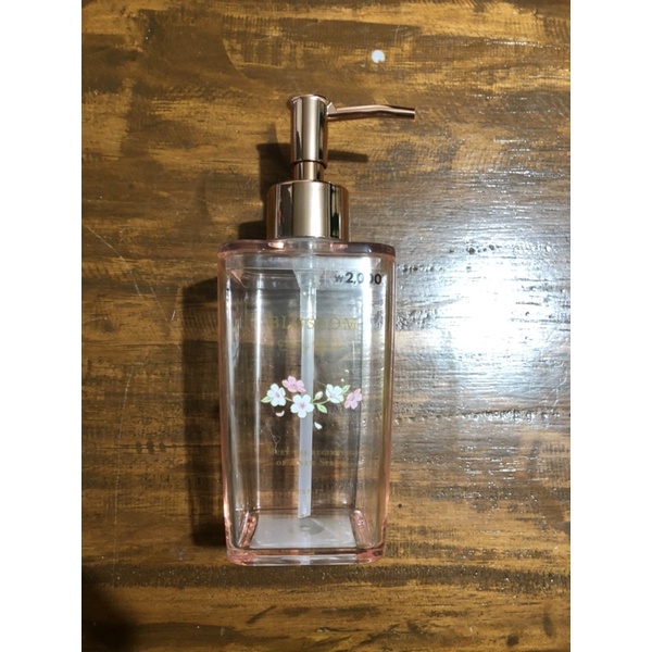 Daiso Korea Spring 2022 Blossom Collection Pump Bottle Dispenser for