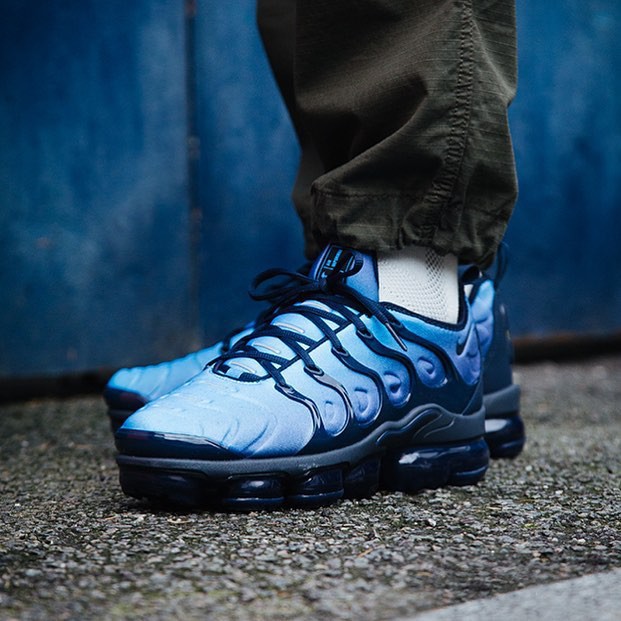 air vapormax plus obsidian