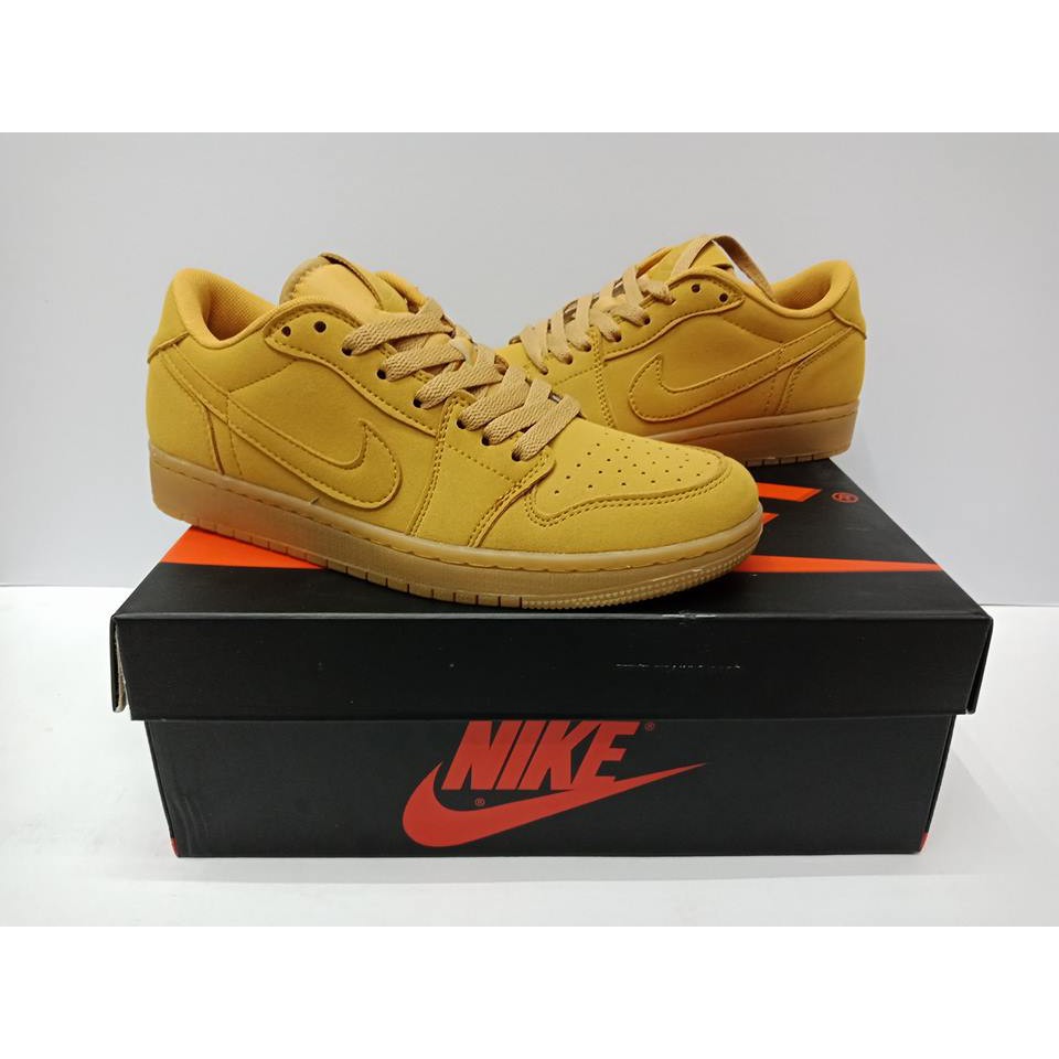 nike mustard shoes