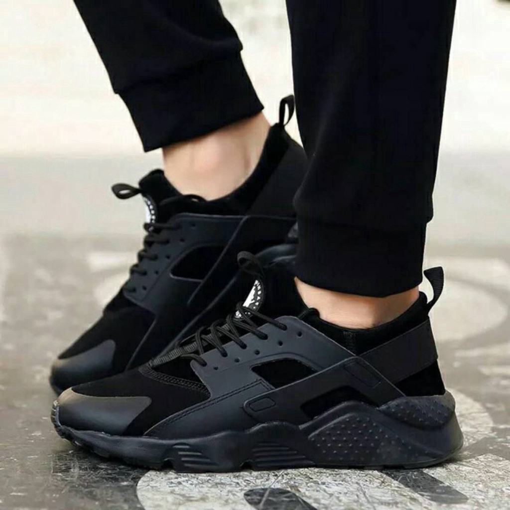 black huarache nike shoes