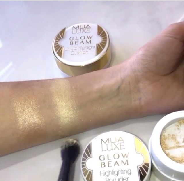 mua luxe highlighter