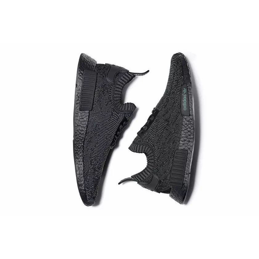 nmd r1 pitch black
