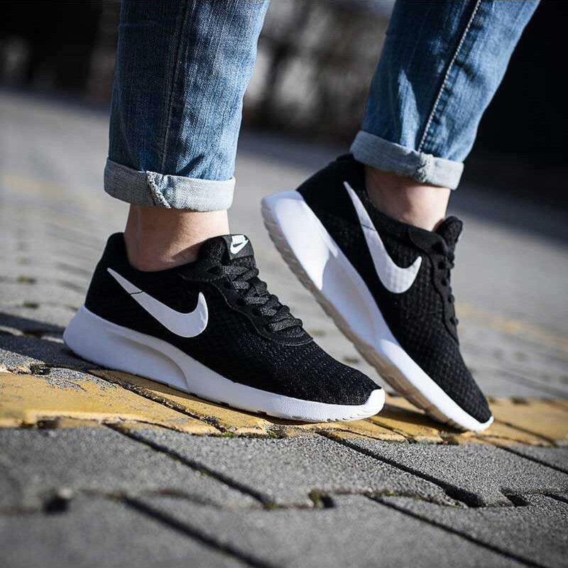 nike tanjun black white original
