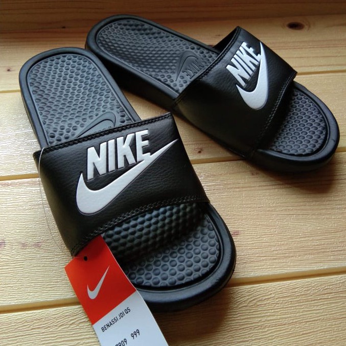 slippers nike benassi