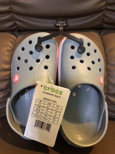 crocs light grey bright coral