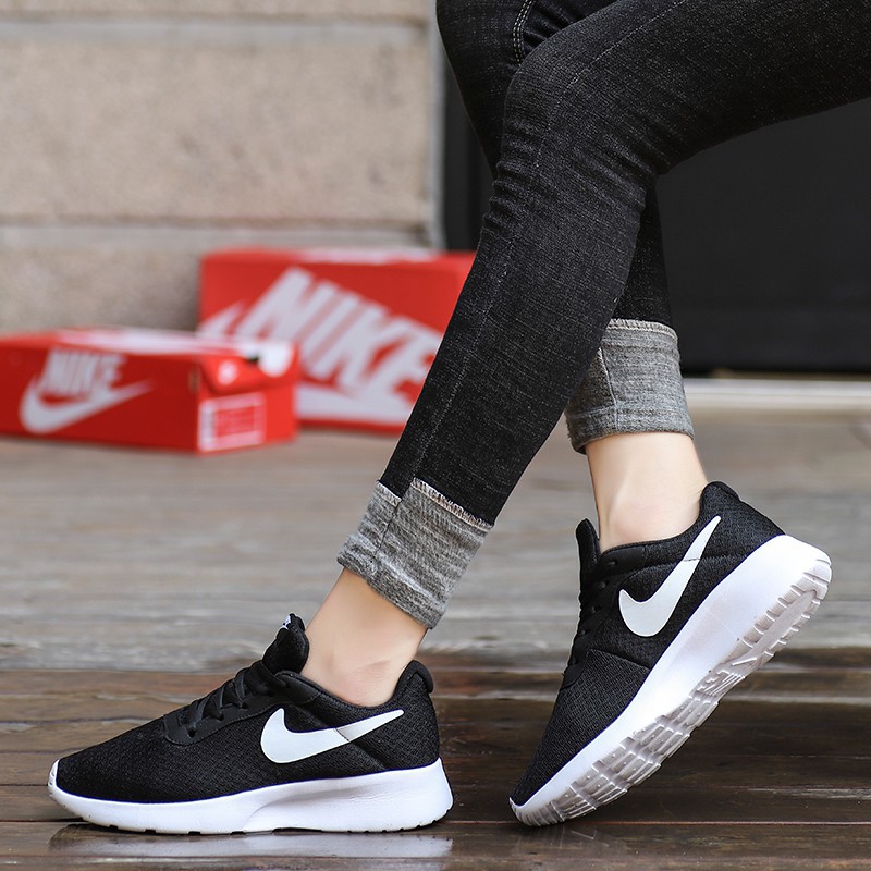 black shoes nike