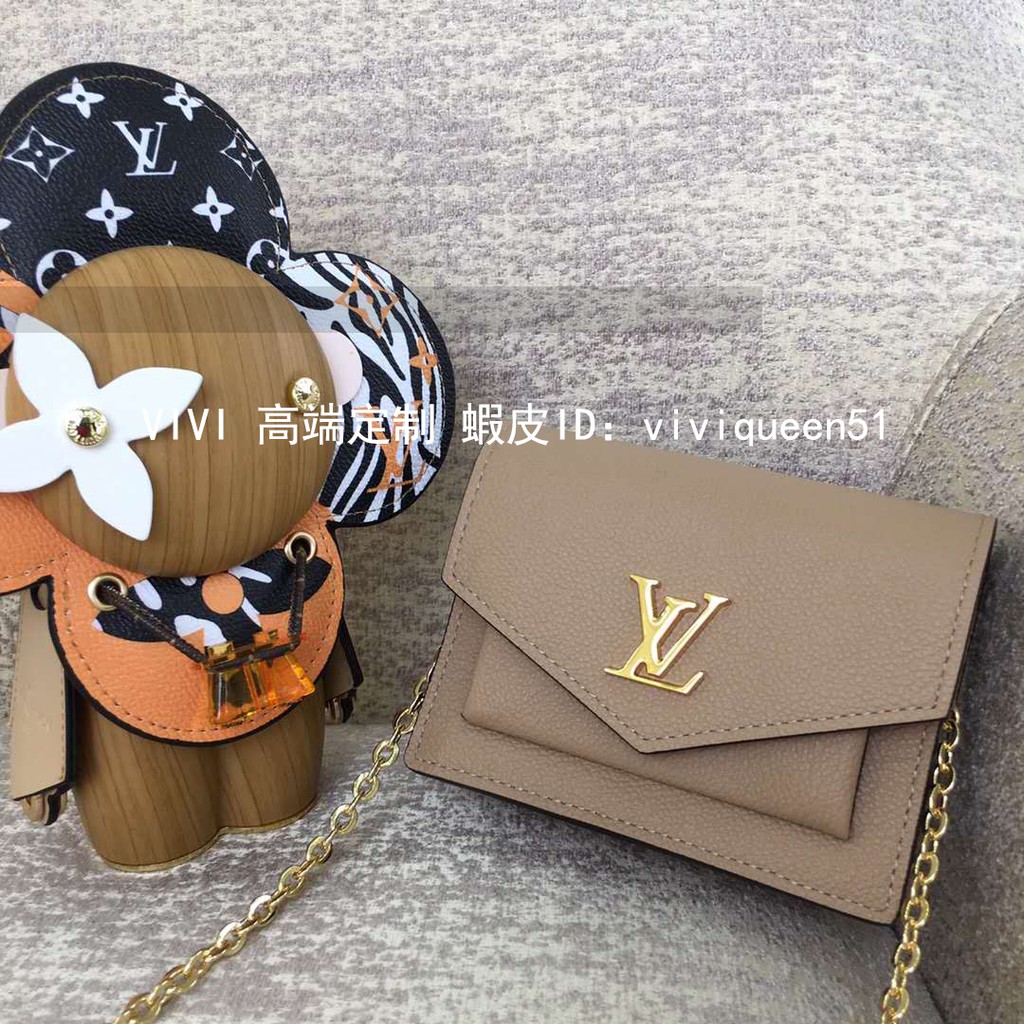 lv clutch with chain