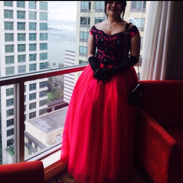js prom gown red