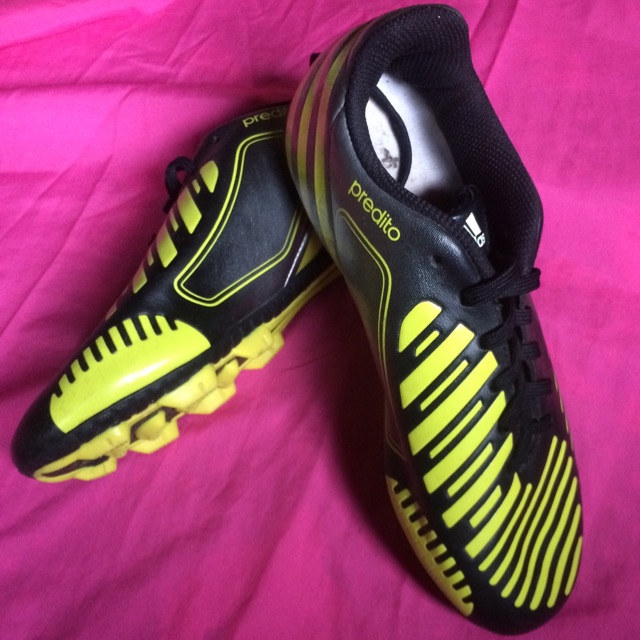 predator soccer shoes