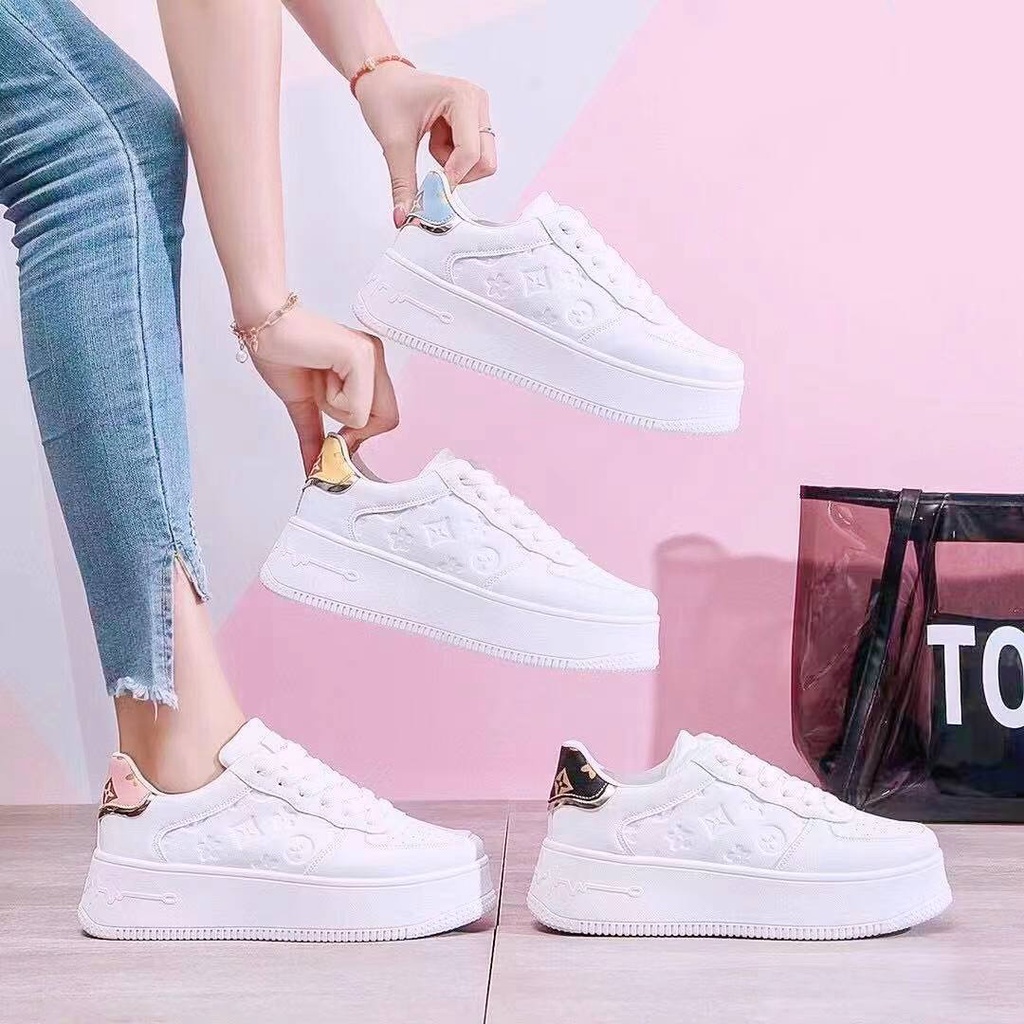 2022 Quality Fashion Runway Design Flat Wedge Sneaker For