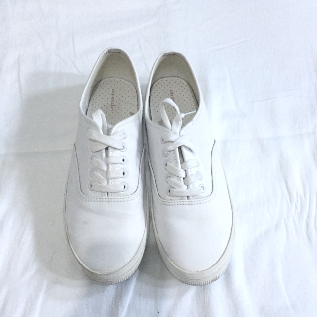 payless white pumps