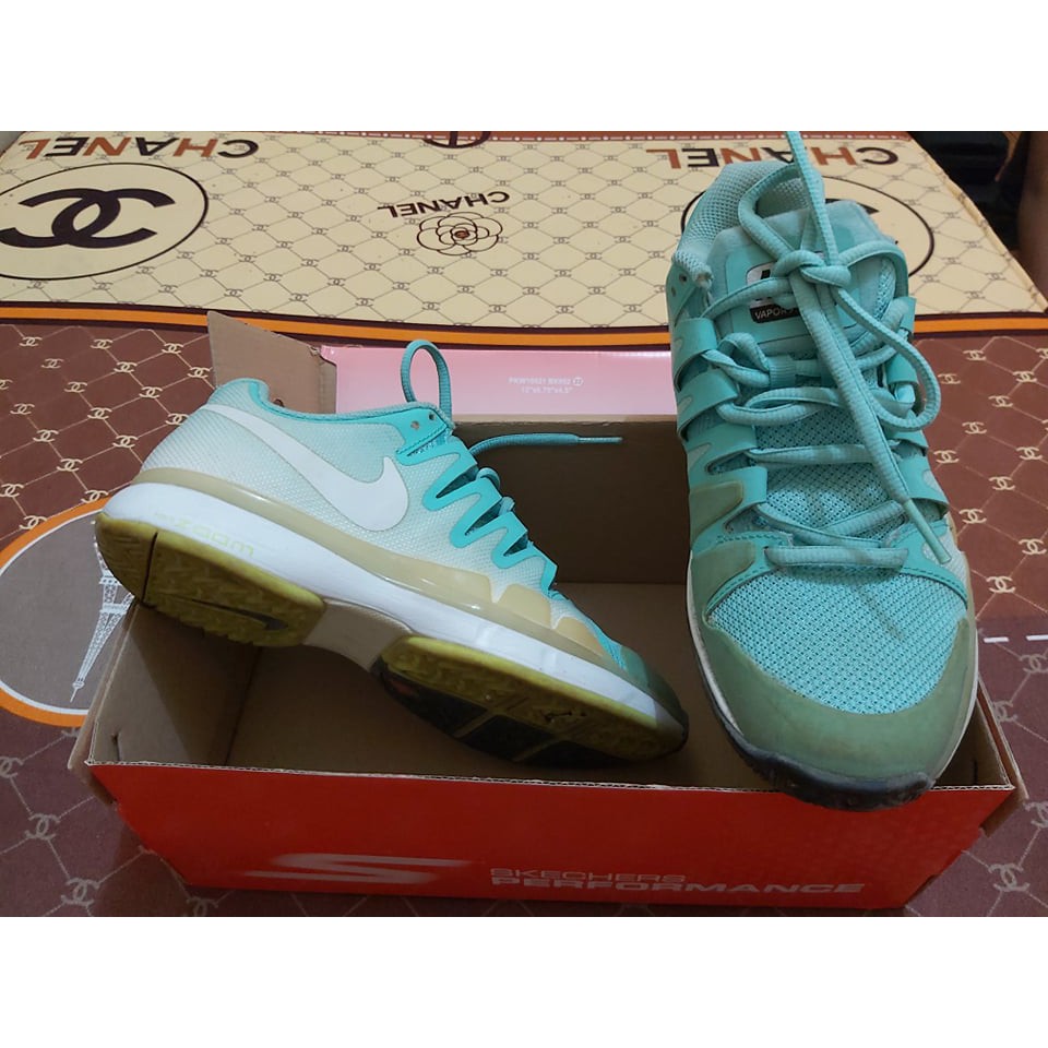 nike mint green sneakers