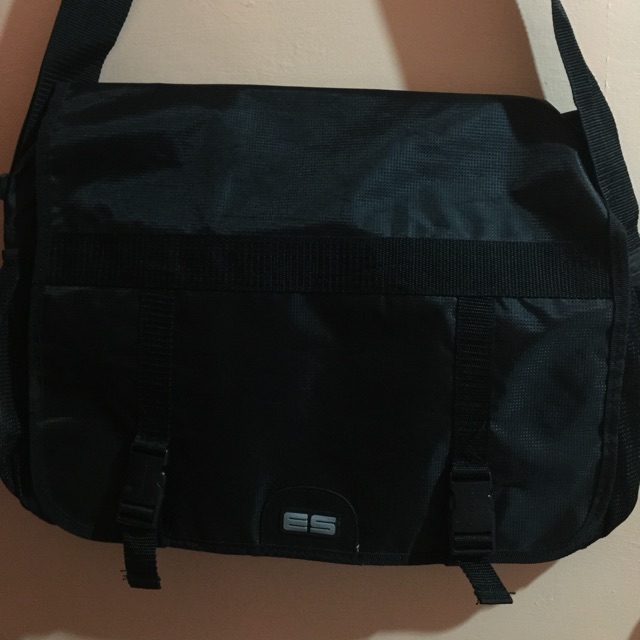 eastsport messenger bag