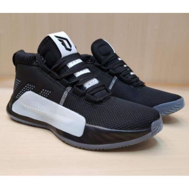 dame 5 black and white