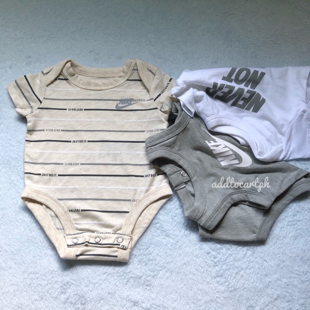 nike 3 piece newborn set