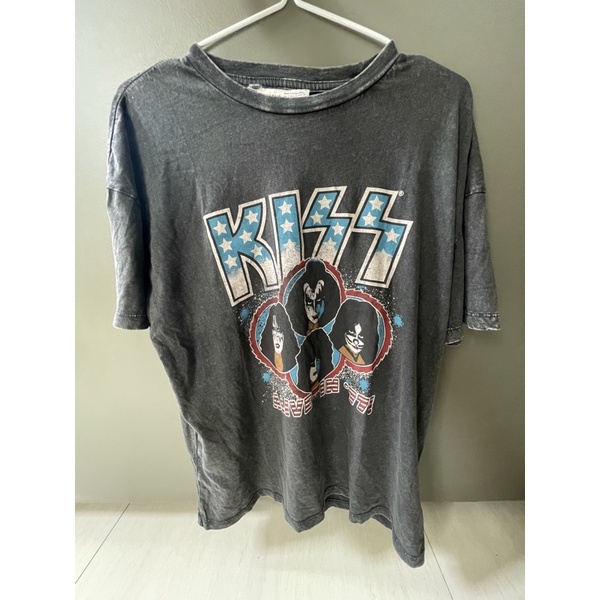 pull and bear kiss t shirt