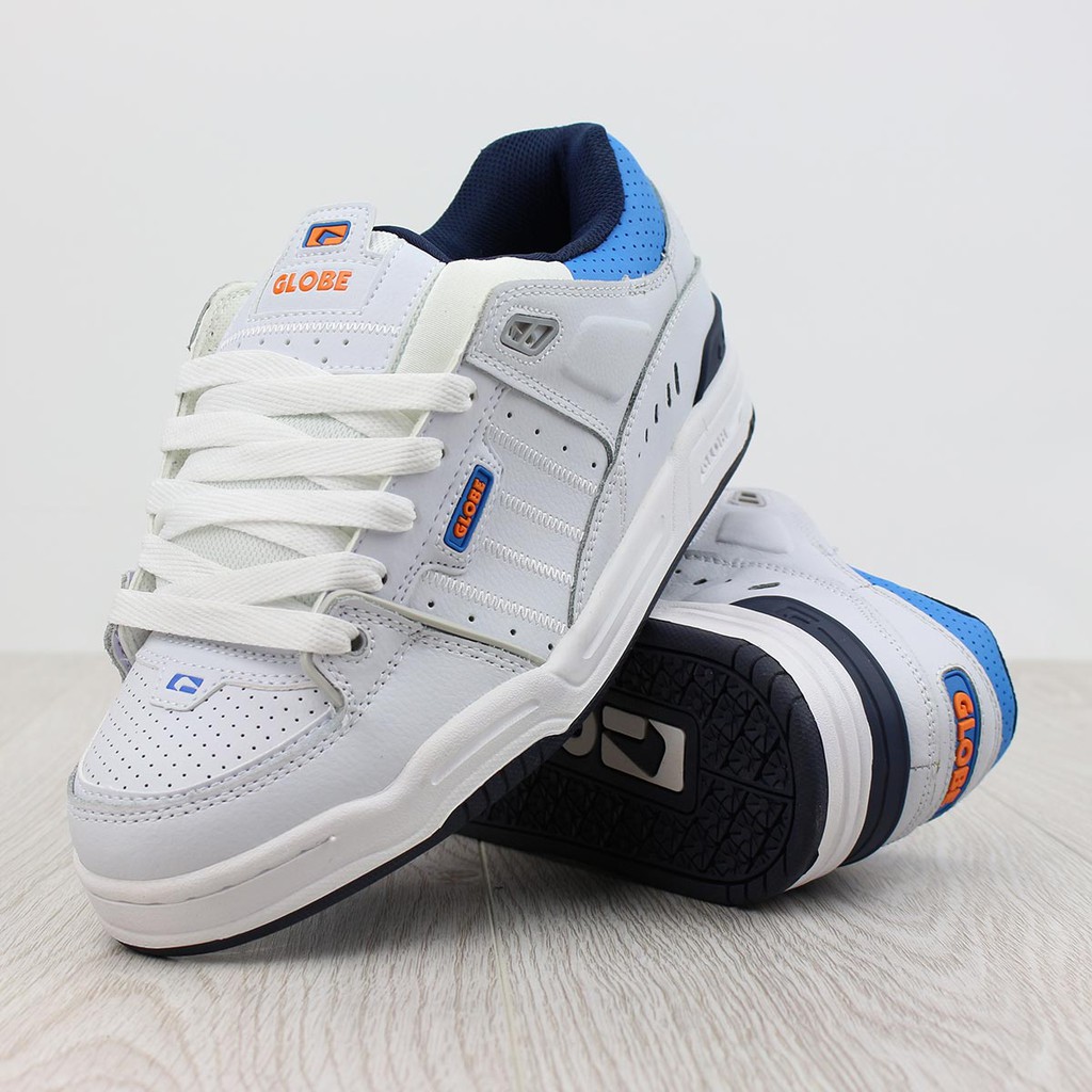 sneakers globe