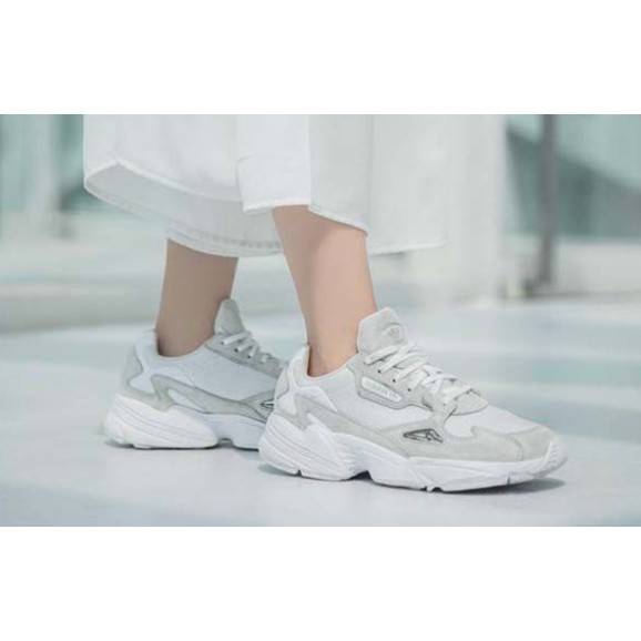 adidas originals w falcon