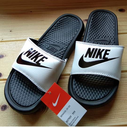 buy nike benassi slides