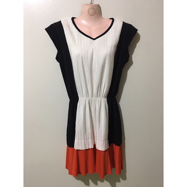 bcbg pleated dress
