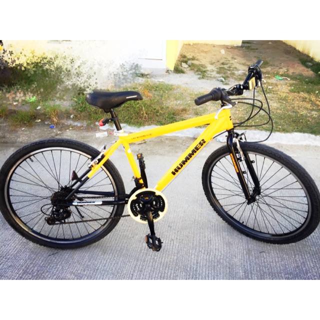 yellow and black mountain bike