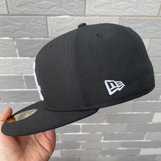 【Ready stock】mlb players Style Chicago White Sox flat brim cap full disclosure size hat black unisex hip hop snapback hat #7