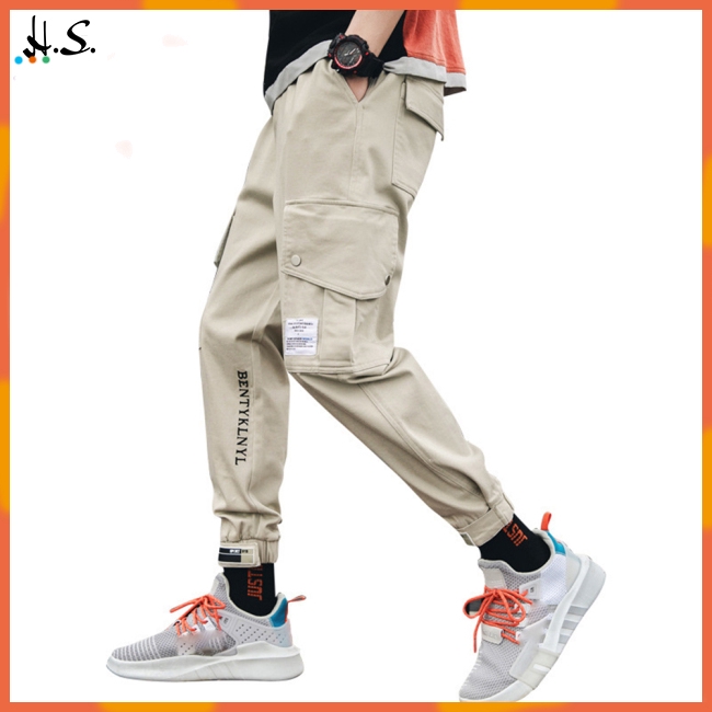 sports trousers with pockets
