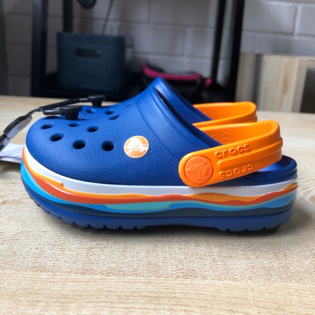 crocs wavy band