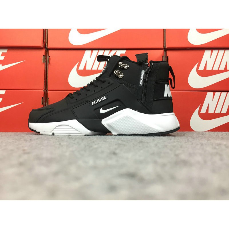 nike total black shoes