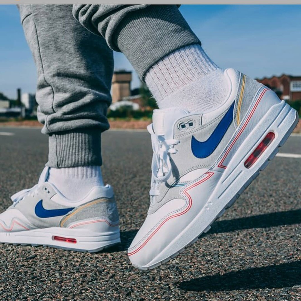 nike air max pompidou by day