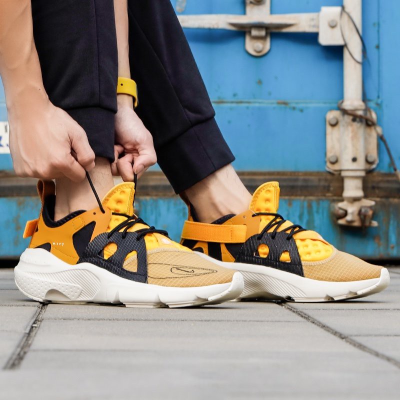 nike huarache black and yellow