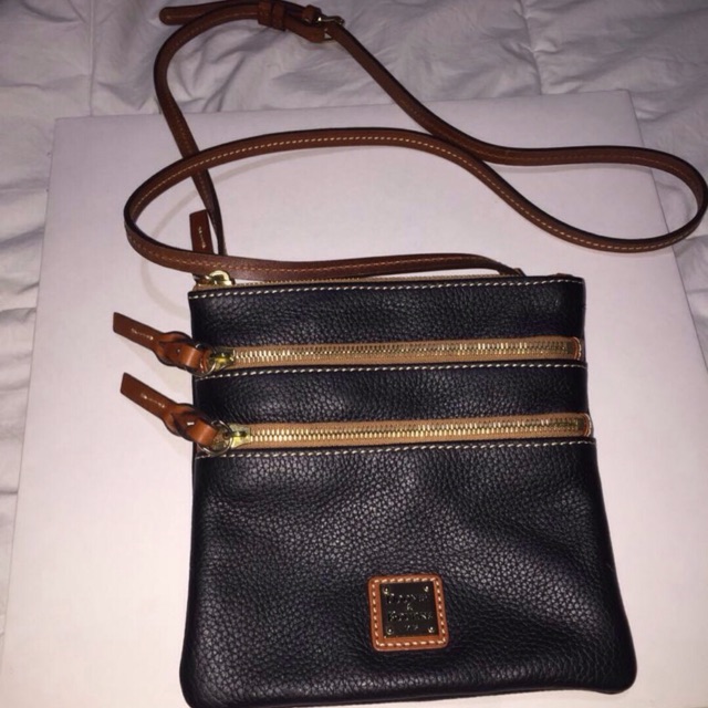 dooney and bourke sling bag