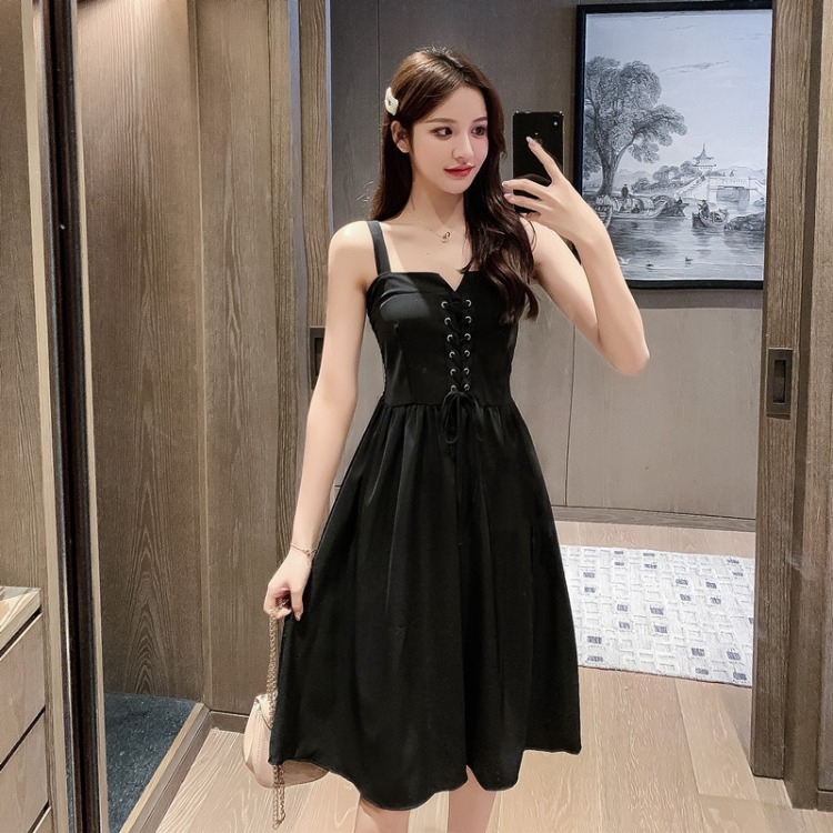 little black sleeveless dress