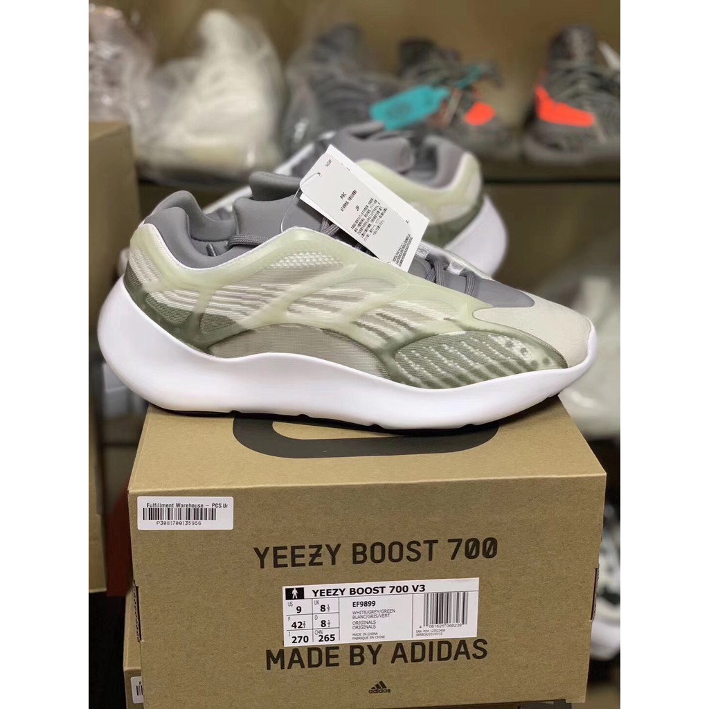 yeezy boost 700 shoebox