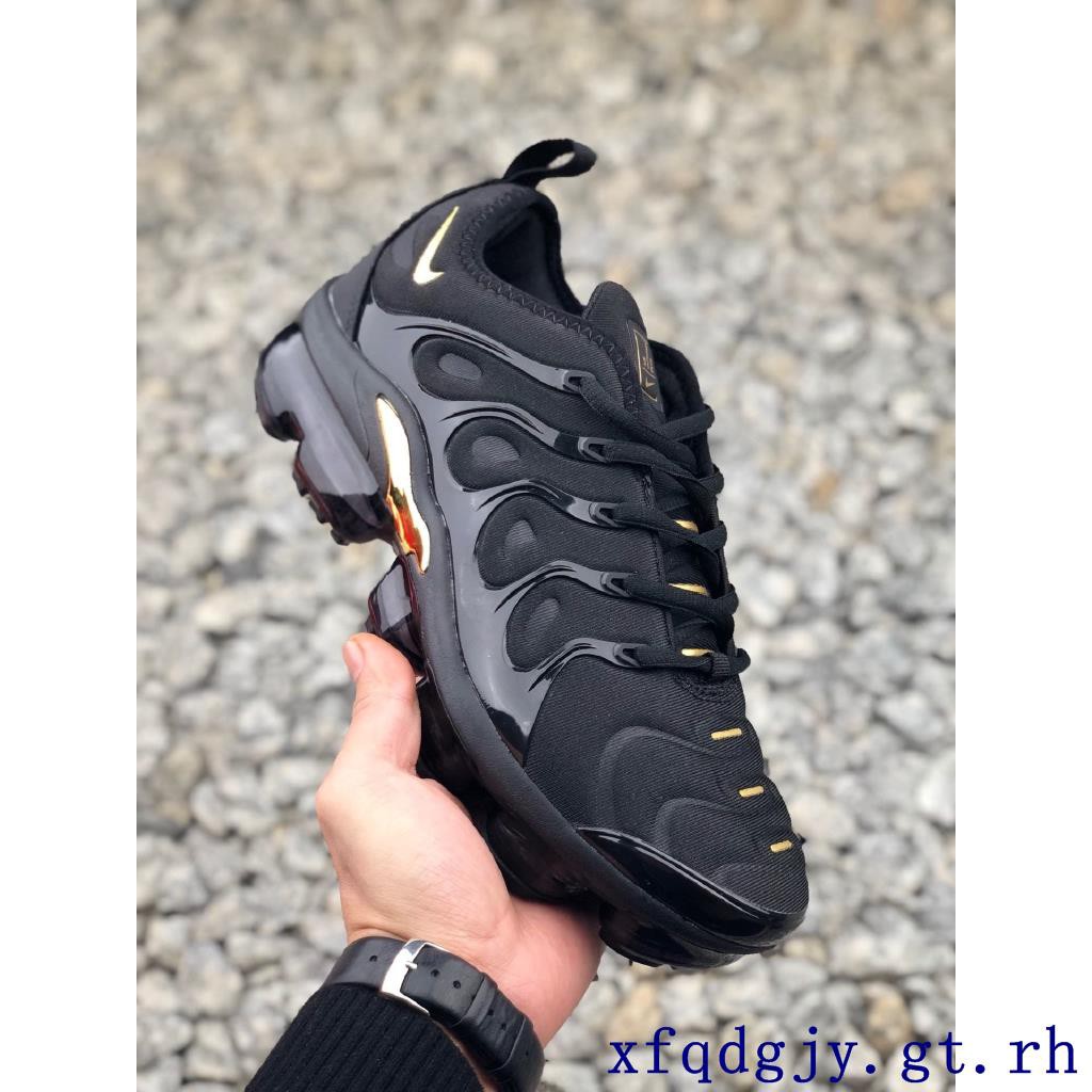 vapormax plus nike