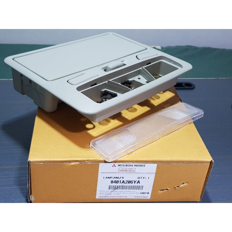 Room Lamp Assy Mitsubishi Montero Gen2 20082015 (Sunglass Holder