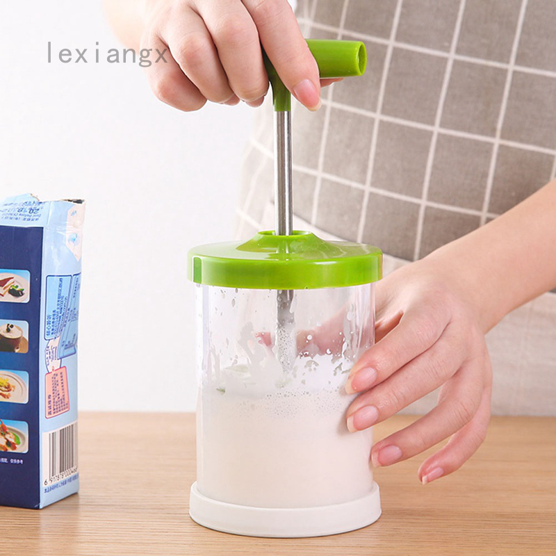 Handheld whipped cream dispenser