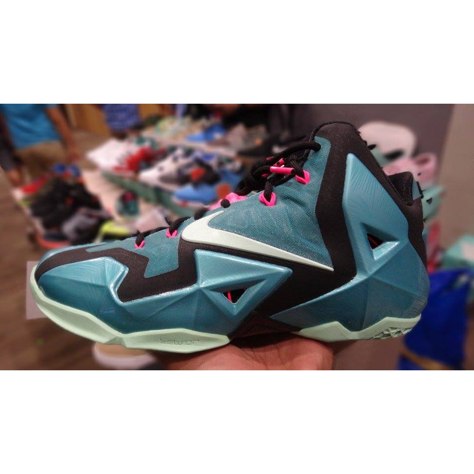 nike lebron xi