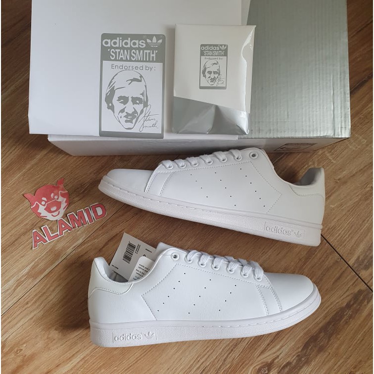 all white adidas stan smiths