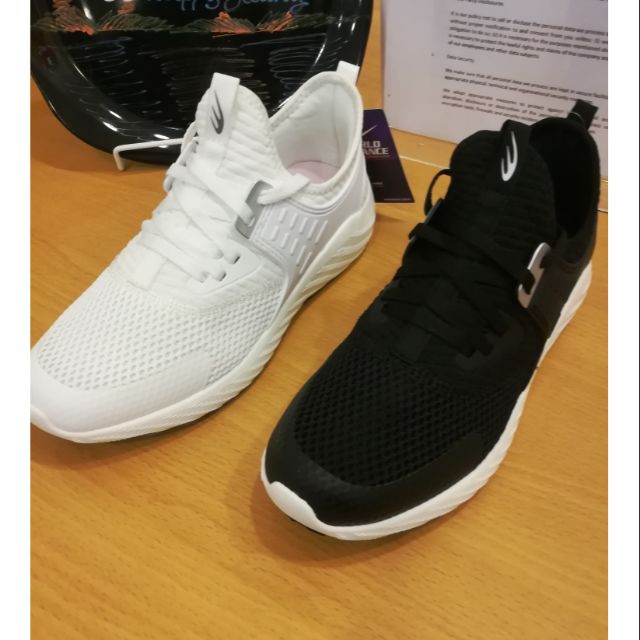 world balance shoes black and white