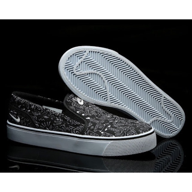 nike toki slip ons