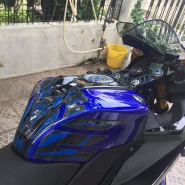 r15 v3 tank cover