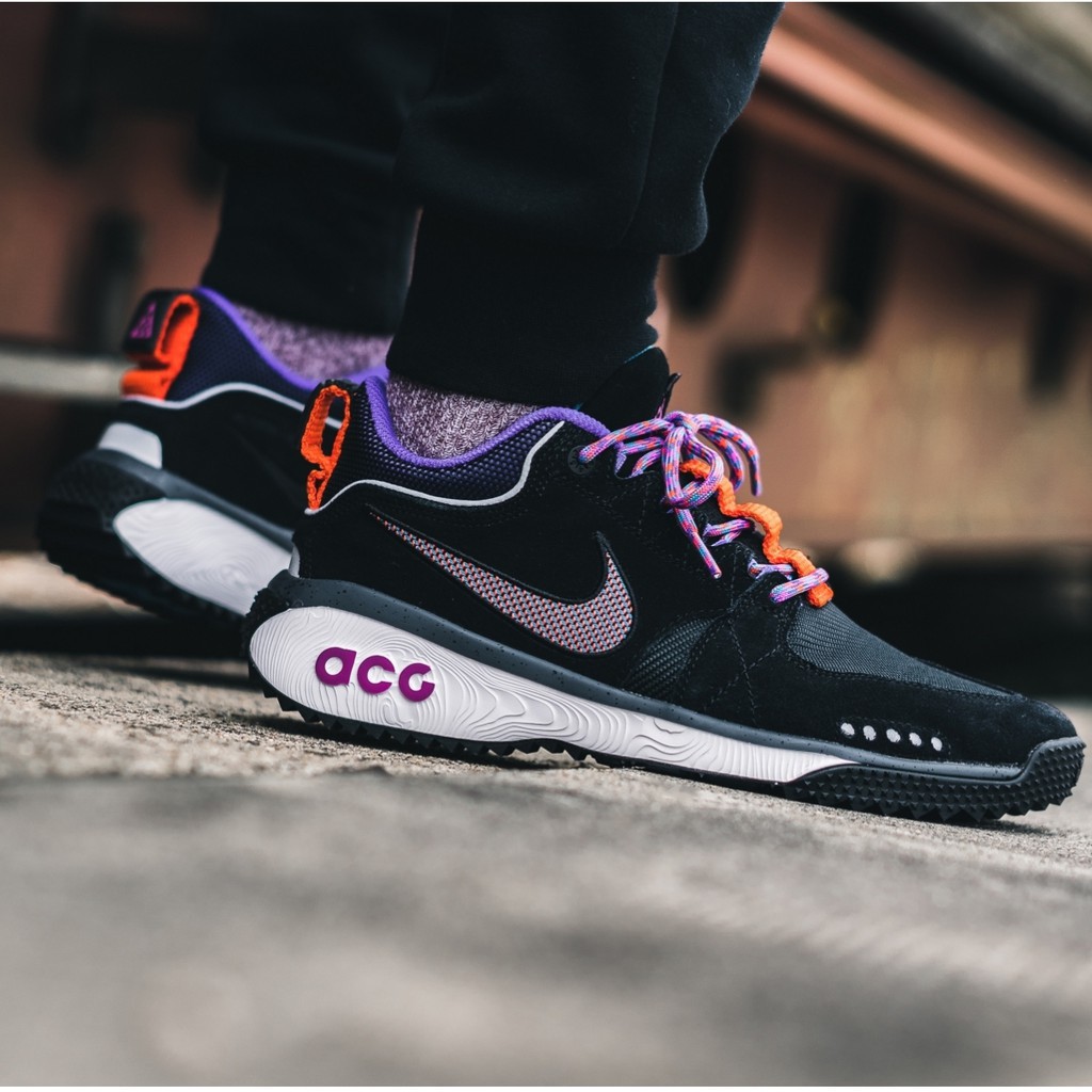 acg nike dog mountain