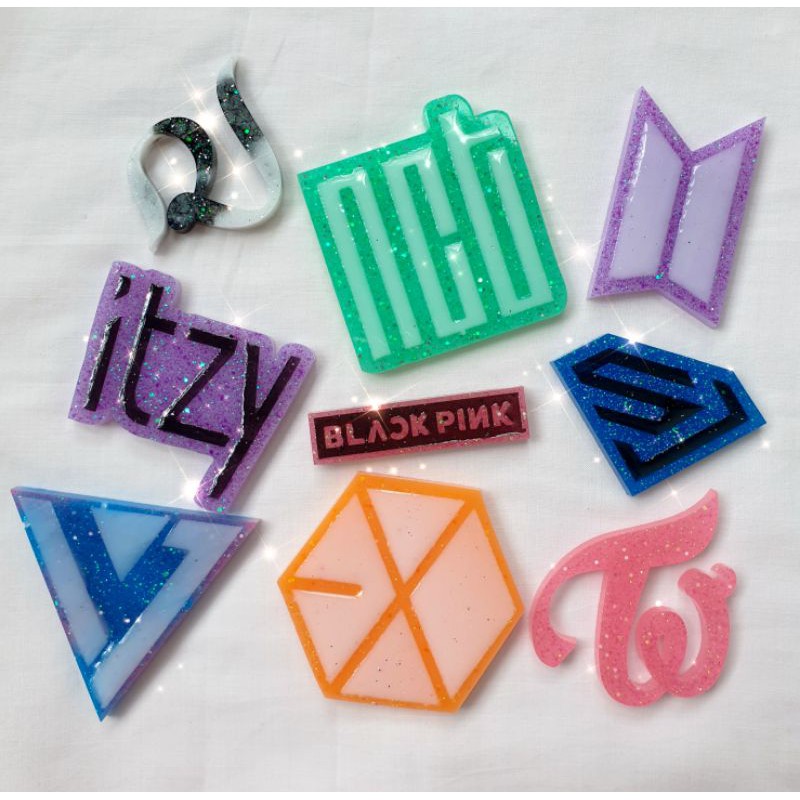 Kpop Logo Keychain Or Magnet Bts Blackpink Itzy Exo Suju Nct Svt Red Velvet Twice Shopee Philippines