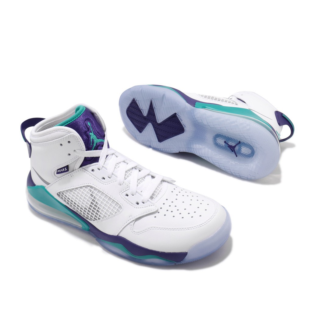 purple nike basketball shoes