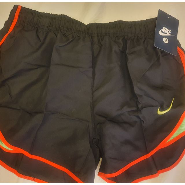 nike workout shorts with pockets