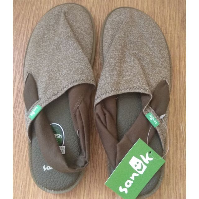 sanuk green flip flops